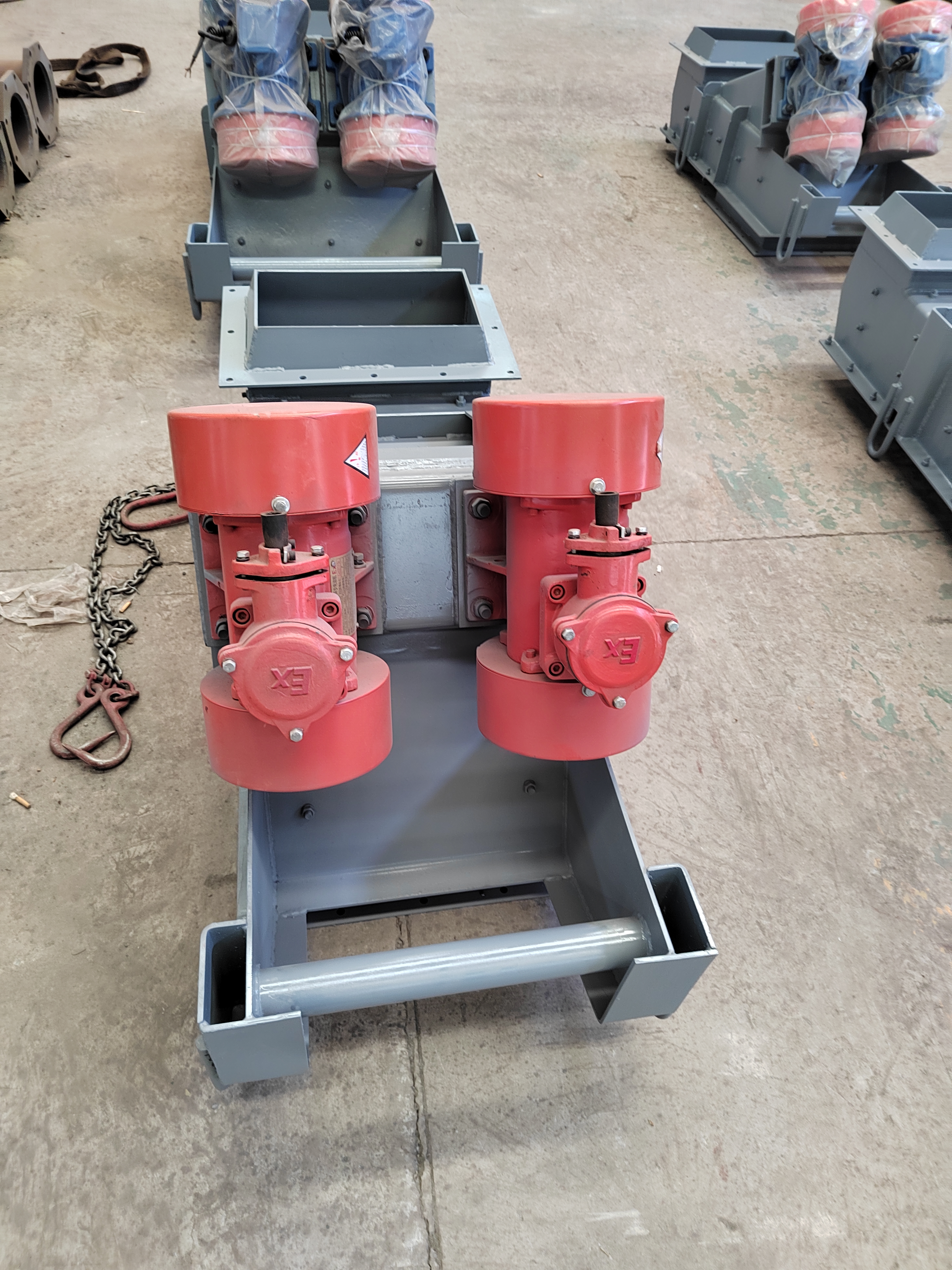 振動(dòng)輸送機(jī)怎樣來(lái)輸送物料及與振動(dòng)給料機(jī)的比較(振動(dòng)輸送設(shè)備)